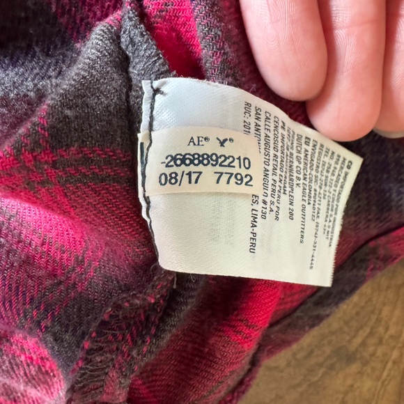 American Eagle Outfitters Bright Pink and Gray Plaid Flannel Shirt Medium - Picture 7 of 9